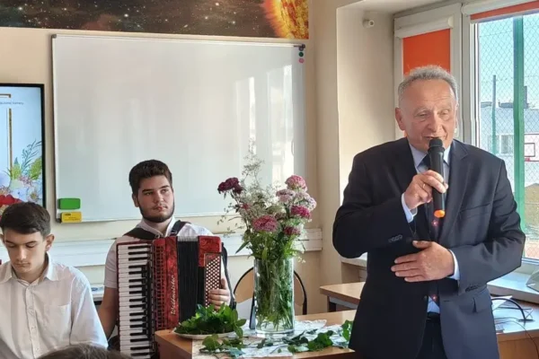 Dzień Wspólnoty Szkolnej w Dąbrowie Tarnowskiej – święto międzypokoleniowych więzi