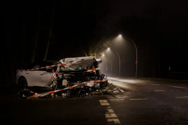Dron spadł na jadące auto w Dąbrowie Tarnowskiej. Policja apeluje o ostrożność