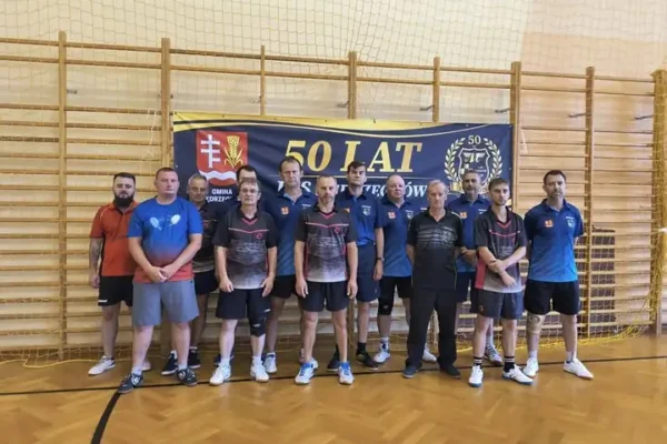 Jubileusz 50-lecia LZS Mędrzechów: Turniej Tenisa Stołowego i Wyróżnienia dla Zasłużonych