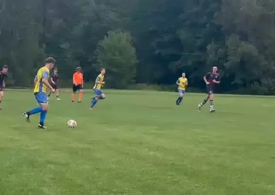 Mędrzechów pokonuje Polonię Kłyż 2:0. Bohaterem Kacper Szajor