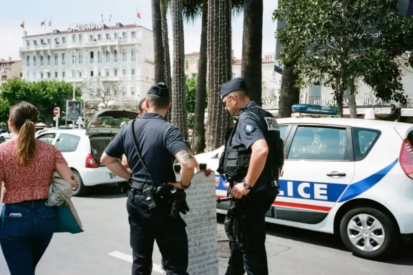 Policjanci edukowali mieszkańców podczas Dożynek Powiatowych w Szczucinie