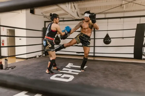 Dzieci z Oleśna odkrywają Muay Thai z mistrzem Michałem Czosnyką