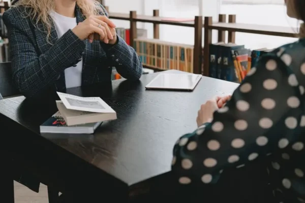 Dyskusyjny Klub Książki w Oleśnie: spotkanie wokół biografii Marii Konopnickiej