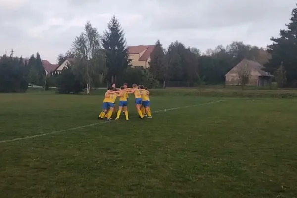 Młodziki Mędrzechowa wygrywają 8:6 w Łęgu Tarnowskim